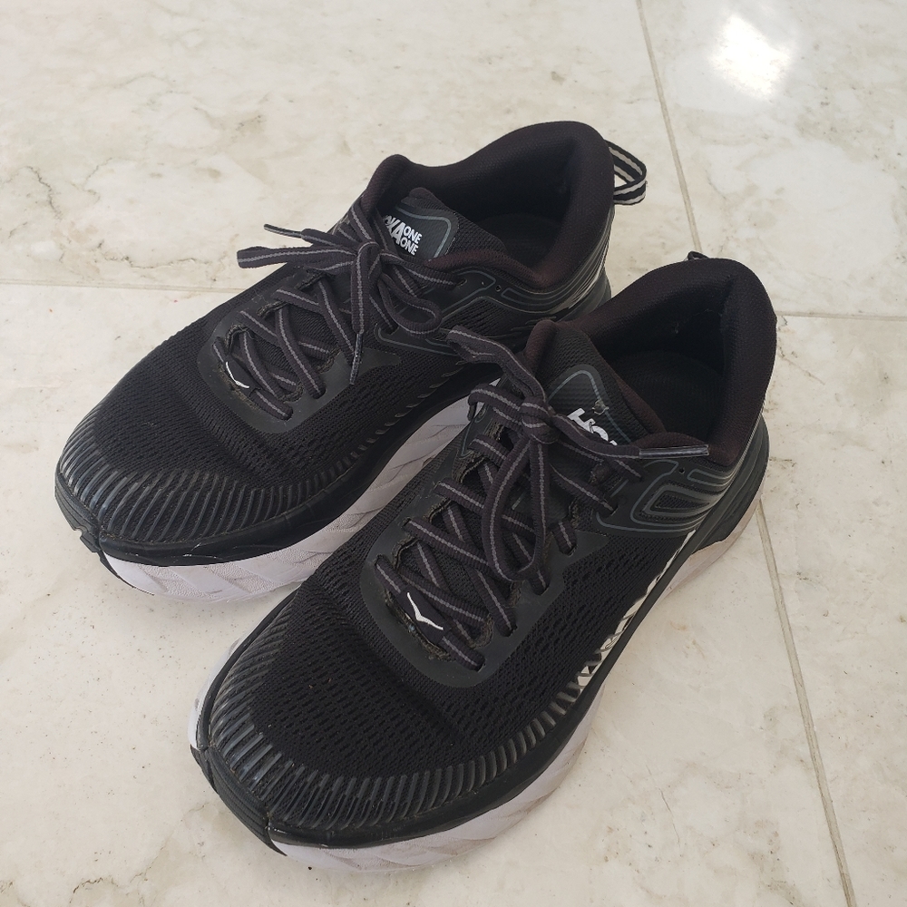 Hoka one one bondi 7 size 6